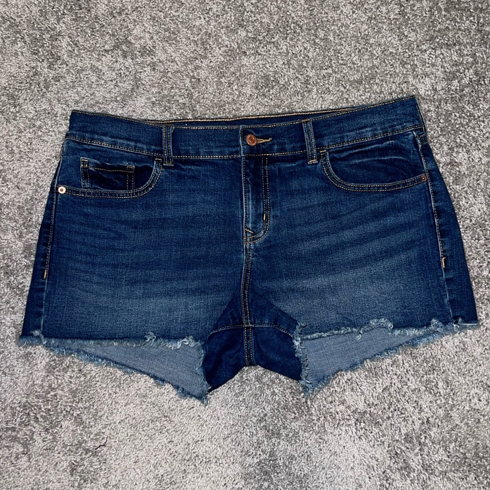Blue Jean frayed edge cut off‘s